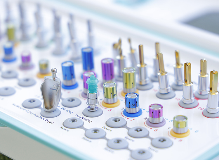 できる限りリスクを押さえたインプラント治療